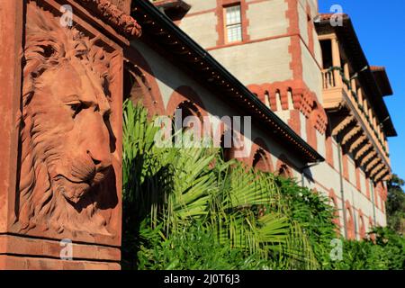 Ein Löwenkopfrelief, das den Haupteingang des Flagler College in St. Augustine.Florida.USA schmückt Stockfoto