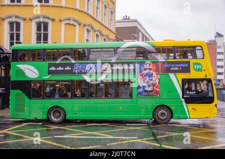 Dublin März 2022: Dublin Bus ist eine Tochtergesellschaft von CIÉ und bietet Busverbindungen innerhalb Dublins sowie von und zu den umliegenden Gebieten an. Stockfoto