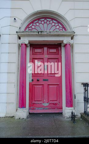 Dublin März 2022:Bunte Türen in Dublin Stockfoto