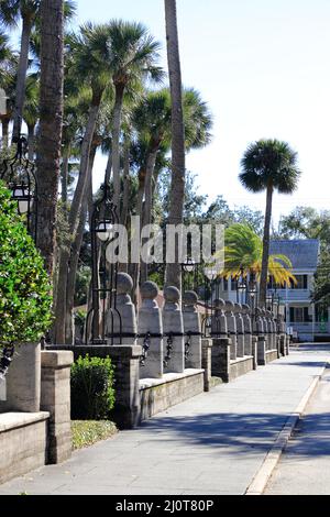 Der Campus des Flagler College mit Steinsäulen in der Altstadt von St.Augustine.Florida.USA Stockfoto