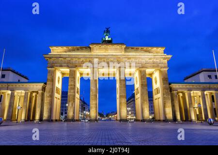 Berlin Brandenburger Tor in Deutschland bei Nacht Stockfoto