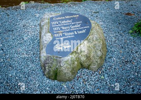 Steintafel am Cahir Castle Ireland, auf der berühmte Filme gezeigt werden, die vor Ort gedreht wurden. Stockfoto