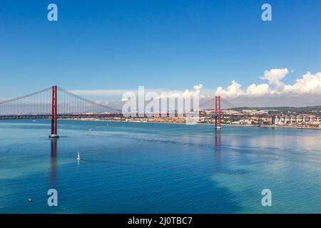 Lissabon Portugal Brücke Ponte 25 de Abril über den Fluss Tejo Reise Stadt Stockfoto