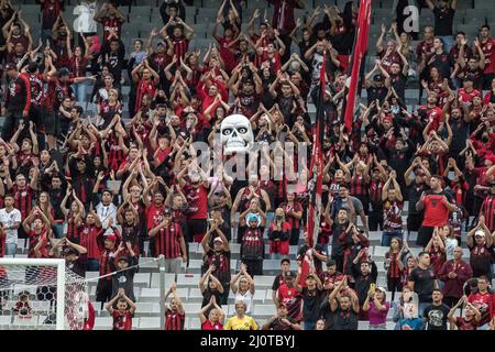 Curitiba, Brasilien. 20. März 2022. PR - Curitiba - 03/20/2022 - PARANAENSE 2022, ATHLETICO-PR X LONDRINA - Athletico-PR-Fans bei einem Spiel gegen Londrina im Stadion Arena da Baixada zur Paranaense-Meisterschaft 2022. Foto: Robson Mafra/AGIF/Sipa USA Quelle: SIPA USA/Alamy Live News Stockfoto