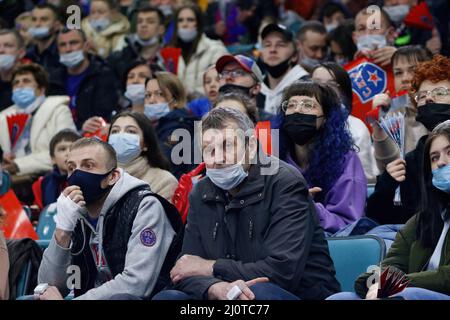 Sankt Petersburg, Russland. 20. März 2022. Fans gesehen während der Kontinental Hockey League, Gagarin Cup, KHL 2021/22 zwischen SKA Sankt Petersburg und Spartak Moskau im Ice Sports Palace. (Endergebnis; SKA Saint Petersburg 2:1 Spartak Moscow) Credit: SOPA Images Limited/Alamy Live News Stockfoto