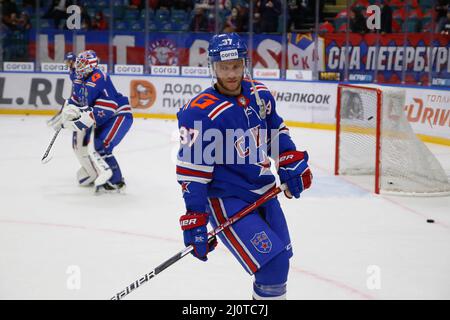 Sankt Petersburg, Russland. 20. März 2022. SKA Hockey Club Spieler, Mat Robinson (No.37) in Aktion gesehen während der Kontinental Hockey League, Gagarin Cup, KHL 2021/22 zwischen SKA Sankt Petersburg und Spartak Moskau im Ice Sports Palace. (Endergebnis; SKA Saint Petersburg 2:1 Spartak Moscow) Credit: SOPA Images Limited/Alamy Live News Stockfoto