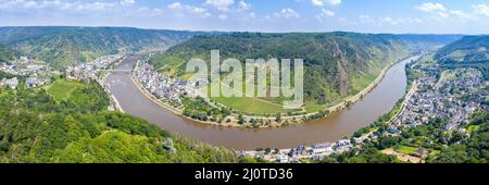 Stadt Cochem an der Mosel mit Schloss Reichsburg Panorama in Deutschland Stockfoto