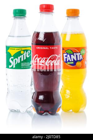 Coca Cola Coca-Cola Fanta Sprite Limonade Getränke in Plastikflaschen isoliert ausgenommen Stockfoto