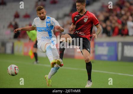 Curitiba, Brasilien. 20. März 2022. Luan und Rômulo während Athletico und Londrina. Rückspiel der Paranaense Championship 2. Etappe 2022 im Joaquim Américo Guimarães Stadion in Curitiba, PR. Kredit: Reinaldo Reginato/FotoArena/Alamy Live Nachrichten Stockfoto