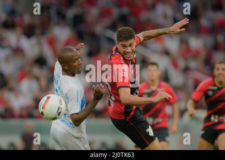 Curitiba, Brasilien. 20. März 2022. Samuel Santos und Rômulo während Athletico und Londrina. Rückspiel der Paranaense Championship 2. Etappe 2022 im Joaquim Américo Guimarães Stadion in Curitiba, PR. Kredit: Reinaldo Reginato/FotoArena/Alamy Live Nachrichten Stockfoto