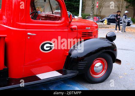 ATLANTA, GEORGIA - 5. Dezember 2021: Koffein und Octane ist eine national anerkannte Auto-Show, die monatlich stattfindet und Hunderte von klassischen und Muskelkater zeigt Stockfoto