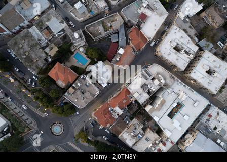 Luftdrohnenaufnahme des Stadtbildes von Nikosia in Zypern bei Sonnenuntergang. Stockfoto