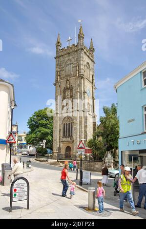 Fore Street und Holy Trinity Church, St Austell, Cornwall, England, Vereinigtes Königreich Stockfoto