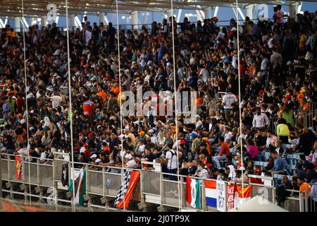 Sakhir, Bahrain. 20. März 2022. Fans, großer Preis von Bahrain F1 auf dem Bahrain International Circuit am 20. März 2022 in Sakhir, Bahrain. (Foto von HIGH TWO) Quelle: dpa/Alamy Live News Stockfoto