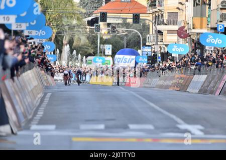 Sanremo, Italien. 19. März 2022. Milan-Sanremo 2022: Matej Mohoric gewann den 'Spring Classic'. Kredit: Unabhängige Fotoagentur/Alamy Live Nachrichten Stockfoto