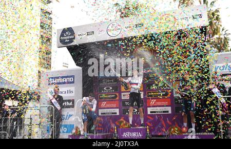 Sanremo, Italien. 19. März 2022. Milan-Sanremo 2022: Matej Mohoric gewann den 'Spring Classic'. Kredit: Unabhängige Fotoagentur/Alamy Live Nachrichten Stockfoto