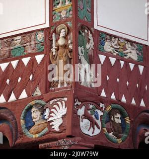 Fachwerkhaus Junkernschaenke, Detailschnitzereien an der Fassade, Göttingen, Deutschland, Europa Stockfoto