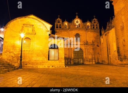 Nachtansicht von Cusco oder der Kathedrale von Cuzco auf dem Hauptplatz Plaza de Armas, Peru Stockfoto