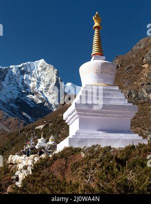 Thame Gompa mit Stupa und Tempel, buddhistisches Kloster im Khumbu-Tal auf drei Pässen, Mount Everest Area, Sagarmatha Nationalpark, Nepal Stockfoto