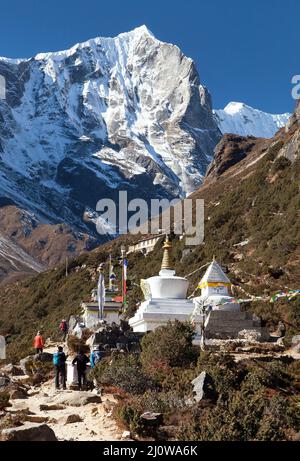 Thame Gompa mit Stupa und Tempel, buddhistisches Kloster im Khumbu-Tal auf drei Pässen, Mount Everest Area, Sagarmatha Nationalpark, Nepal Stockfoto