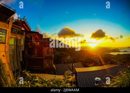 Sonnenuntergang von Taiwan Jiuzhai aus gesehen Stockfoto