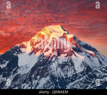 Mount Dhaulagiri, Abendansicht von Mount Dhaulagiri, Himalaya, Nepal Himalaya Berge Stockfoto