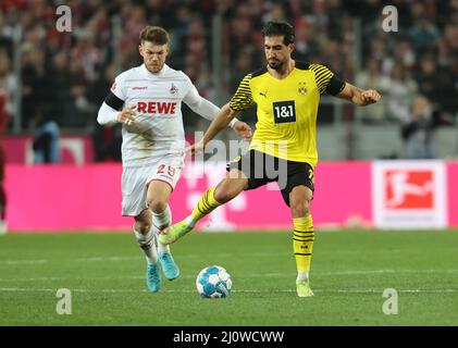 Köln, Deutschland. 20. März 2022. Bundesliga 27. Spieltag, 1. FC Köln - Borussia Dortmund, Jan Uwe Thielmann (Köln), Emre Can (BVB) kämpfen um den Ball. Quelle: Jürgen Schwarz/Alamy Live News Stockfoto
