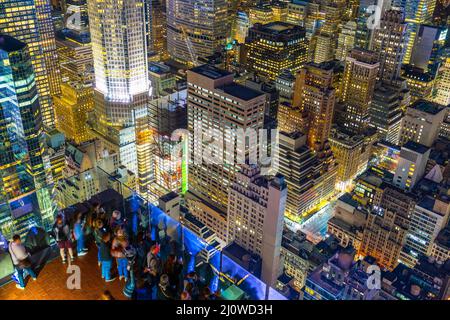 Rockefeller Center Observation Deck People 2 ein Blick auf die Nacht Blick von der (Spitze des Felsens) Stockfoto