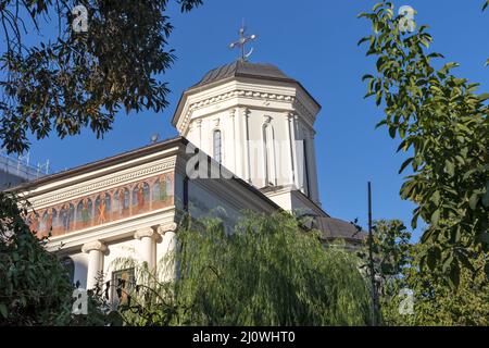 BUKAREST, RUMÄNIEN - 16. AUGUST 2021: Kirche des heiligen Demetrius in der Innenstadt (Altstadt) der Stadt Bukarest, Rumänien Stockfoto