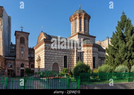 BUKAREST, RUMÄNIEN - 16. AUGUST 2021: Biserica Sfantul Anton Kirche in der Innenstadt (Altstadt) der Stadt Bukarest, Rumänien Stockfoto