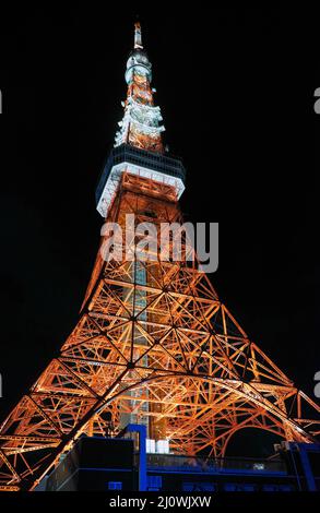 Der Blick auf den Tokyo Tower bei Nacht. Shiba-koen Distrikt von Stockfoto