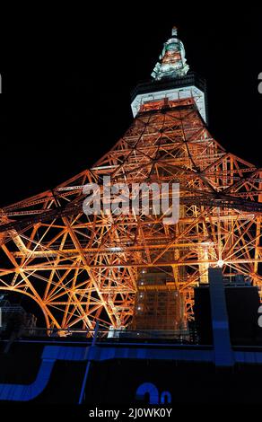 Der Blick auf den Tokyo Tower bei Nacht. Shiba-koen Distrikt von Stockfoto