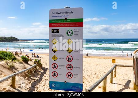 Freshwater Beach in Sydney, einem der berühmten nördlichen Strände Sydneys, an einem sonnigen Herbsttag, NSW, Australien Stockfoto