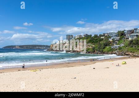 Freshwater Beach in Sydney, einem der berühmten nördlichen Strände Sydneys, an einem sonnigen Herbsttag, NSW, Australien Stockfoto