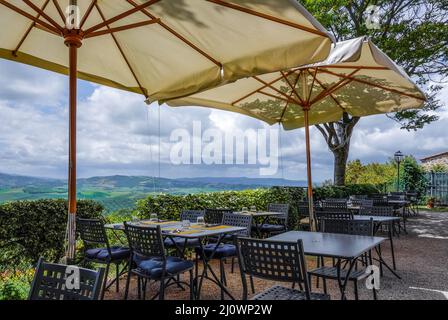 PIENZA, TOSKANA, ITALIEN - MAI 19 : Blick von einem Restaurant in Pienza, Toskana am 19. Mai 2013 Stockfoto