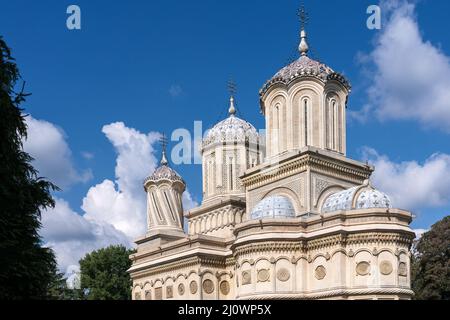 CURTEA DE ARGES, WALACHEI, RUMÄNIEN - SEPTEMBER 16 : Außenansicht des Klosters in Curtea de Arges Walachei, Rumänien am Sep Stockfoto