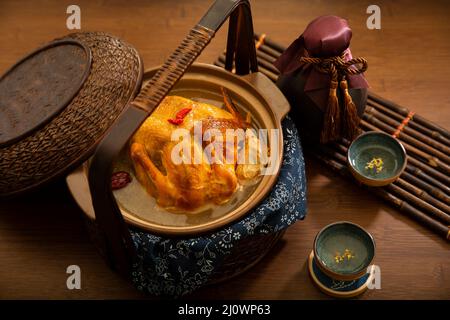 Chinesische Küche, ganze Hühnersuppe Stockfoto
