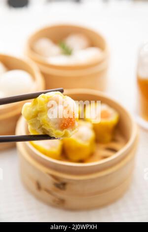 Nahaufnahme verschiedener Dim-Sum-Fotos aus Guangdong in einem Restaurant Stockfoto