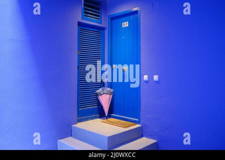 Calpe. 18. März 2022. Das Foto vom 18. März 2022 zeigt einen Blick auf das berühmte Gebäude La Muralla Roja in Calpe, Spanien. Quelle: Meng Dingbo/Xinhua/Alamy Live News Stockfoto