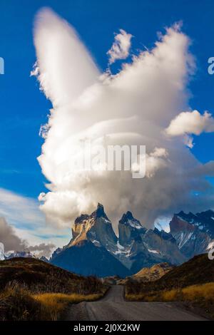 Die urved Klippen von Los Cuernos Stockfoto