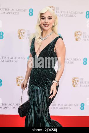 London, Großbritannien. 13. März 2022. Lady Gaga kam für die British Academy Film Awards 2022 (BAFTAs) in der Royal Albert Hall in London an. Kredit: SOPA Images Limited/Alamy Live Nachrichten Stockfoto