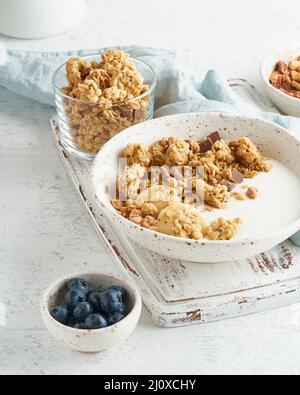 Granola. Frühstück, gesunde Ernährung Lebensmittel mit Haferflocken Stockfoto