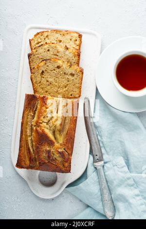 Bananenbrot. Kuchen mit Banane, traditionelle amerikanische Küche. Stockfoto