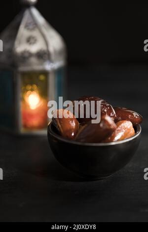 Nahaufnahme Candle Snacks ramadan. Hochwertiges, schönes Fotokonzept Stockfoto