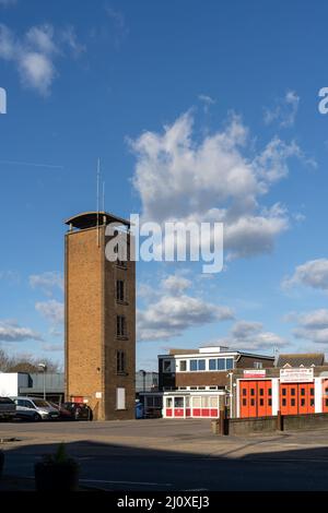 EAST GRINSTEAD, WEST SUSSEX, Großbritannien - 31. JANUAR: Blick auf die Feuerwache in East Grinstead, West Sussex, Großbritannien am 31. Januar 2022 Stockfoto