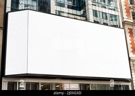 Großes nachbildeltes Stadtgebäude. Hochwertiges, schönes Fotokonzept Stockfoto