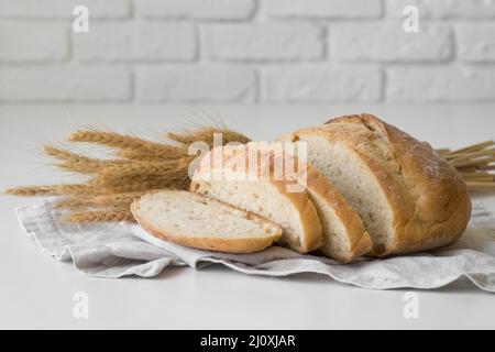 Vorderansicht frisch geschnittenes Brot. Hochwertige Fotos Stockfoto