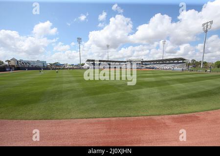 Port Charlotte, FL USA: Ein allgemeiner Blick auf den Ballpark am Eröffnungstag vor einem Baseballspiel zwischen den Tampa Bay Rays und den Atlanta Braves, Samstag, den 19. März 2022, im Charlotte Sports Park. Die Rays und Braves spielten 4-4 in neun Innings. (Kim Hukari/Bild des Sports) Stockfoto