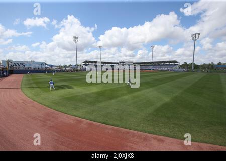 Port Charlotte, FL USA: Ein allgemeiner Blick auf den Ballpark am Eröffnungstag vor einem Baseballspiel zwischen den Tampa Bay Rays und den Atlanta Braves, Samstag, den 19. März 2022, im Charlotte Sports Park. Die Rays und Braves spielten 4-4 in neun Innings. (Kim Hukari/Bild des Sports) Stockfoto