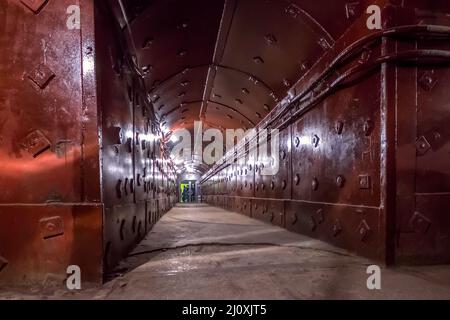 Moskau, Russland - März. 2013: Tunnel bei Bunker-42, anti-nukleare unterirdische Anlage der Sowjetunion Stockfoto